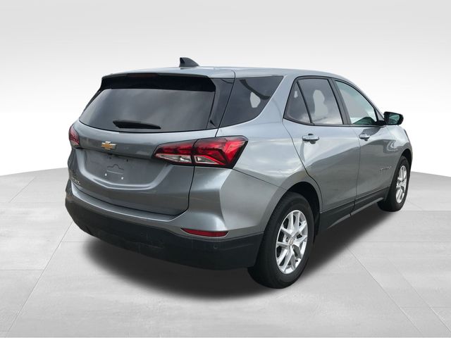 2023 Chevrolet Equinox LS photo 2