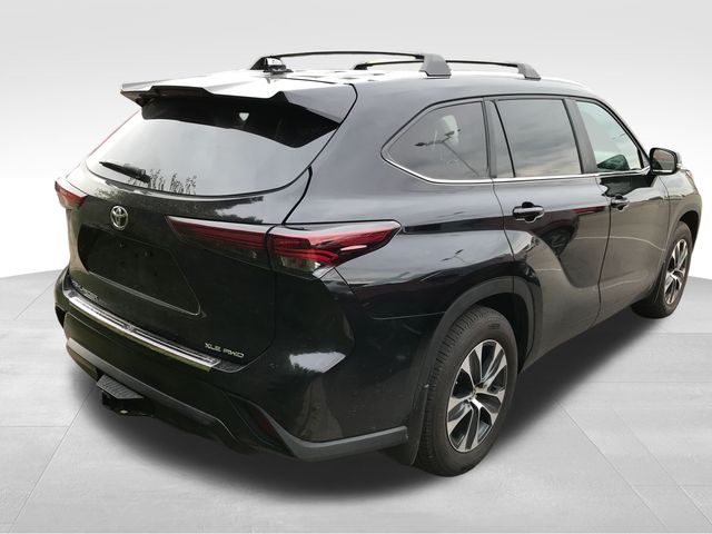 2024 Toyota Highlander XLE photo 2