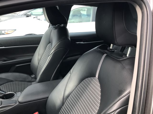 2022 Toyota Camry SE photo 4