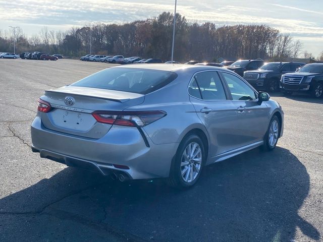 2023 Toyota Camry SE photo 3