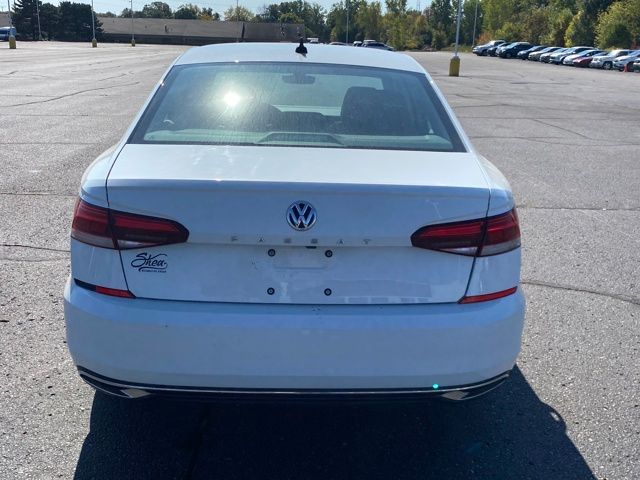 2022 Volkswagen Passat 2.0T Limited photo 4