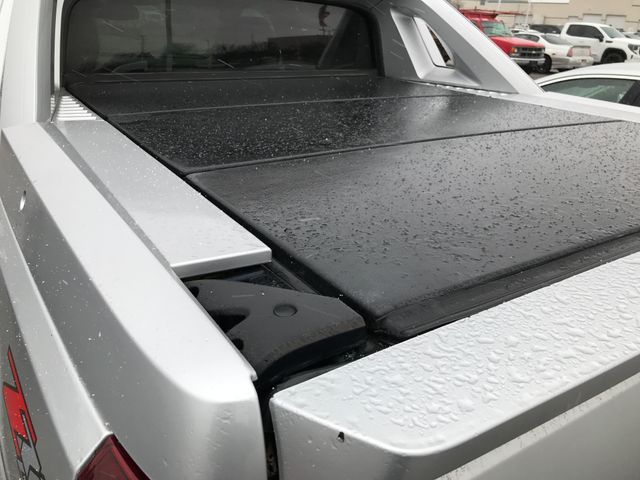 2013 Chevrolet Avalanche LT photo 3