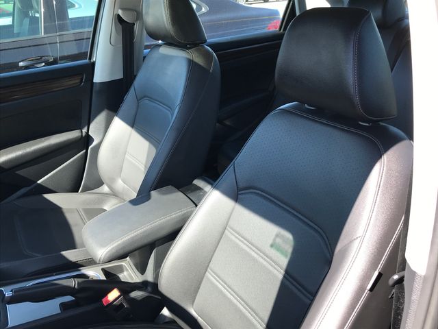2022 Volkswagen Passat 2.0T Limited photo 3