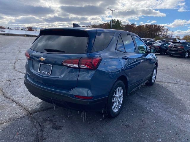 2024 Chevrolet Equinox LS photo 3