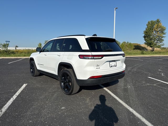 2022 Jeep Grand Cherokee Altitude photo 3