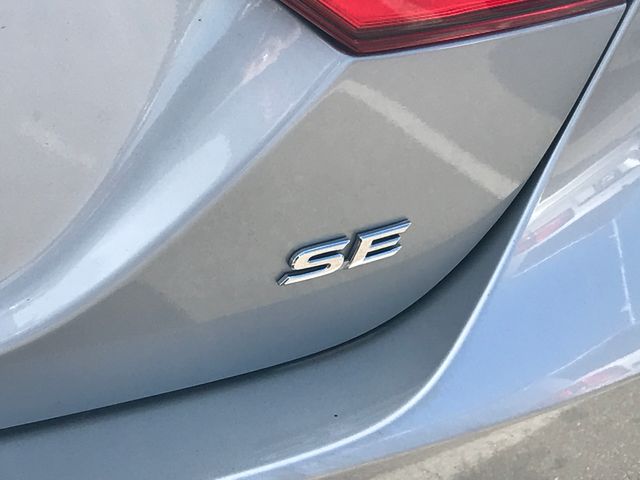 2023 Toyota Camry SE photo 3