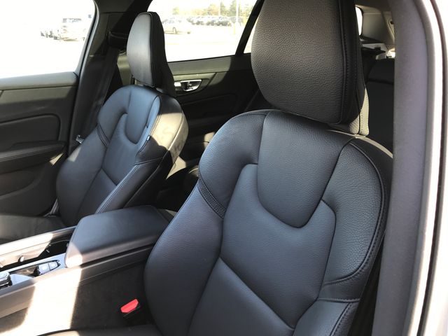 2025 Volvo V60 Cross Country B5 Plus photo 4