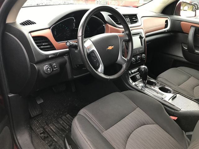 2017 Chevrolet Traverse 1LT photo 3