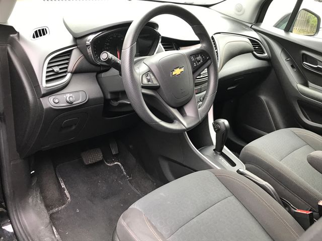 2022 Chevrolet Trax LS photo 3