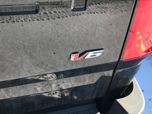 2022 Chevrolet Colorado LT photo 3