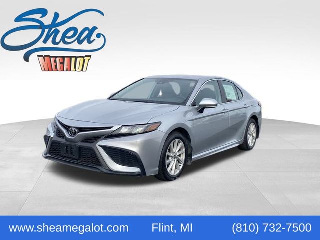 2022 Toyota Camry SE's photo