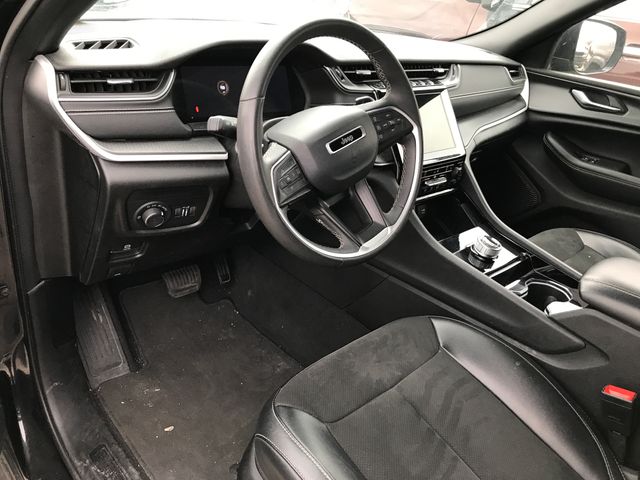 2023 Jeep Grand Cherokee Altitude photo 2