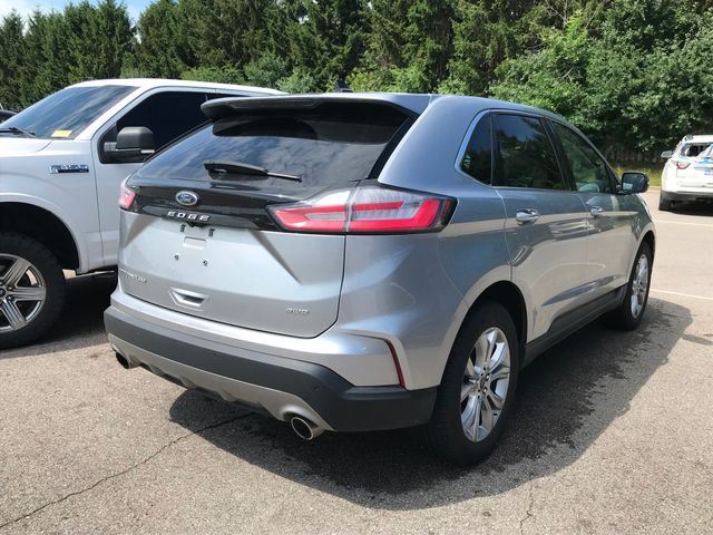 2024 Ford Edge Titanium photo 2