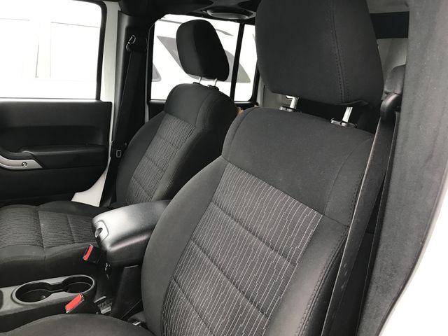 2012 Jeep Wrangler Unlimited Sahara photo 4