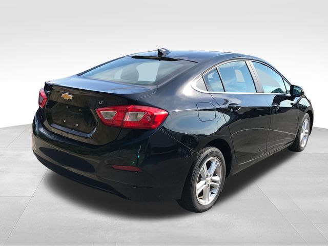 2016 Chevrolet Cruze LT photo 2