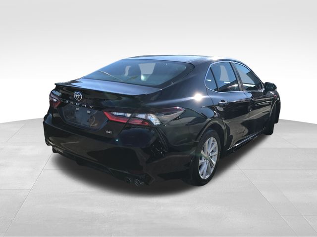 2021 Toyota Camry SE photo 2