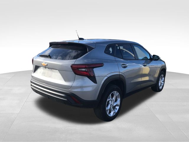 2024 Chevrolet Trax LS photo 2