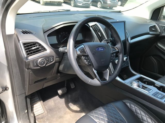 2024 Ford Edge Titanium photo 3