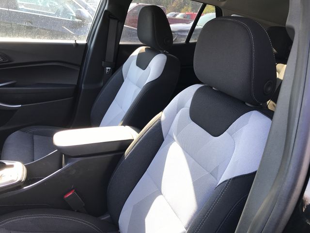 2025 Chevrolet Trax LS photo 4