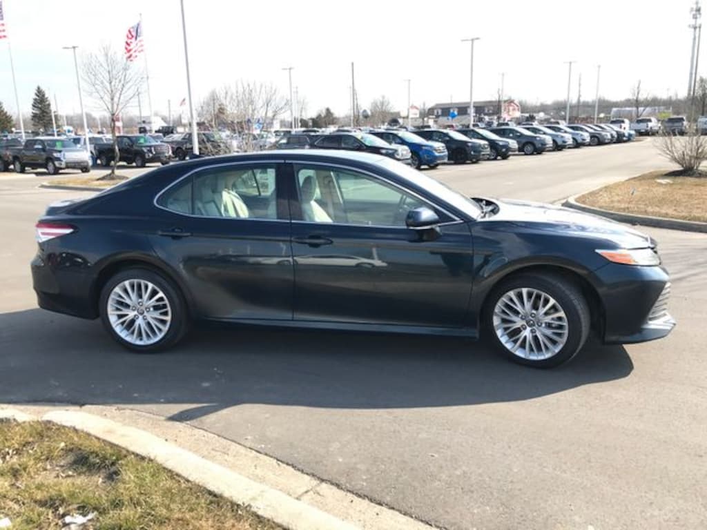 Used 2020 Toyota Camry Hybrid XLE Sedan