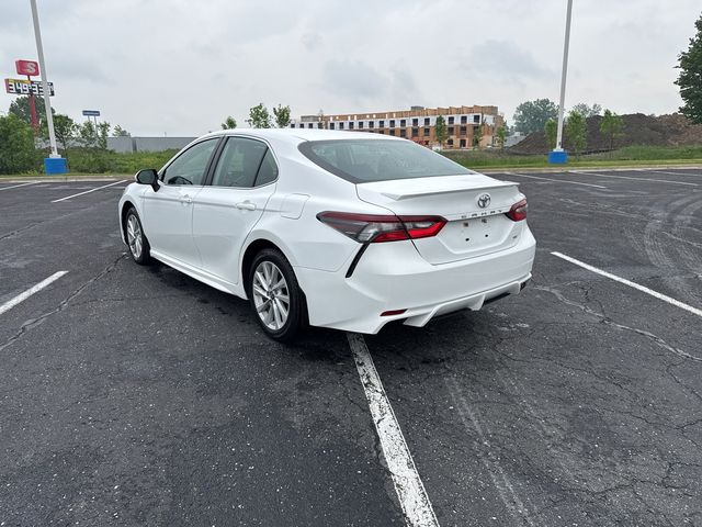 2022 Toyota Camry SE photo 3