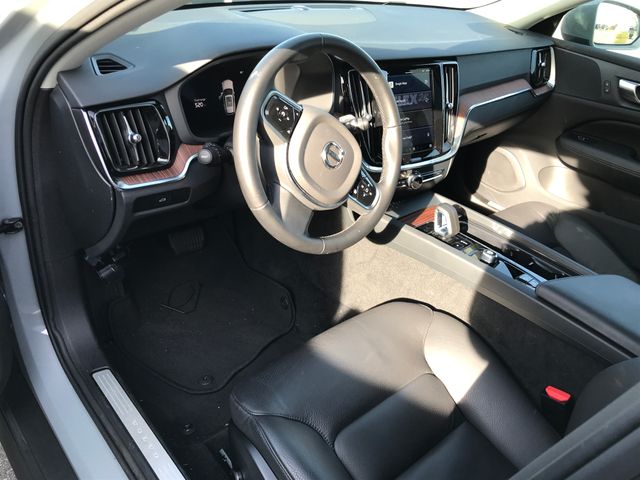 2025 Volvo V60 Cross Country B5 Plus photo 3