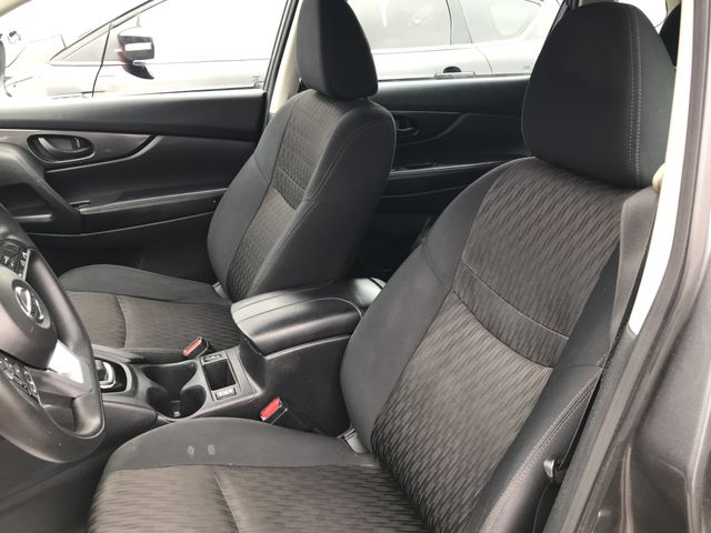 2019 Nissan Rogue SV photo 3