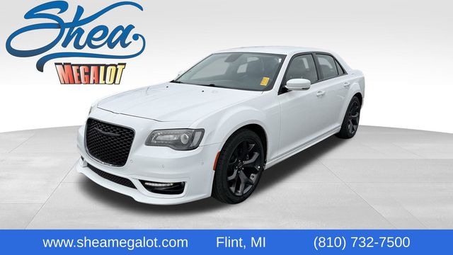 2022 Chrysler 300 Touring L's photo