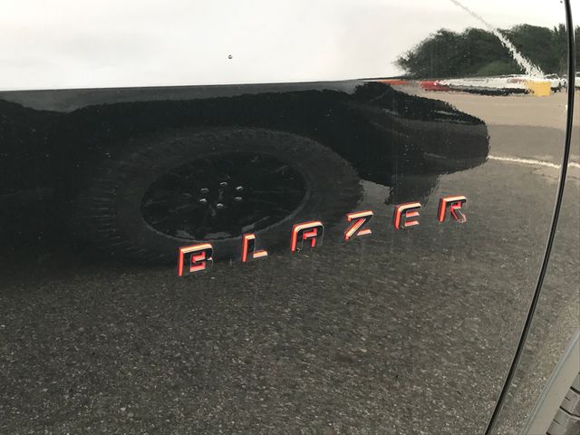 2021 Chevrolet Blazer 2LT photo 3