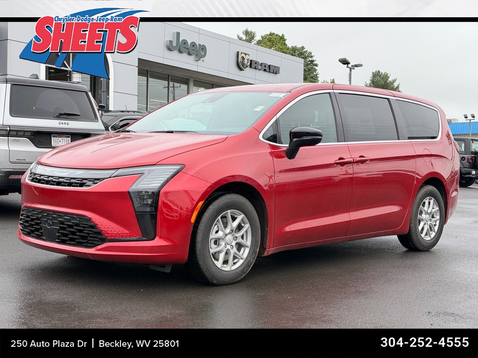2027 Chrysler Pacifica Select's photo