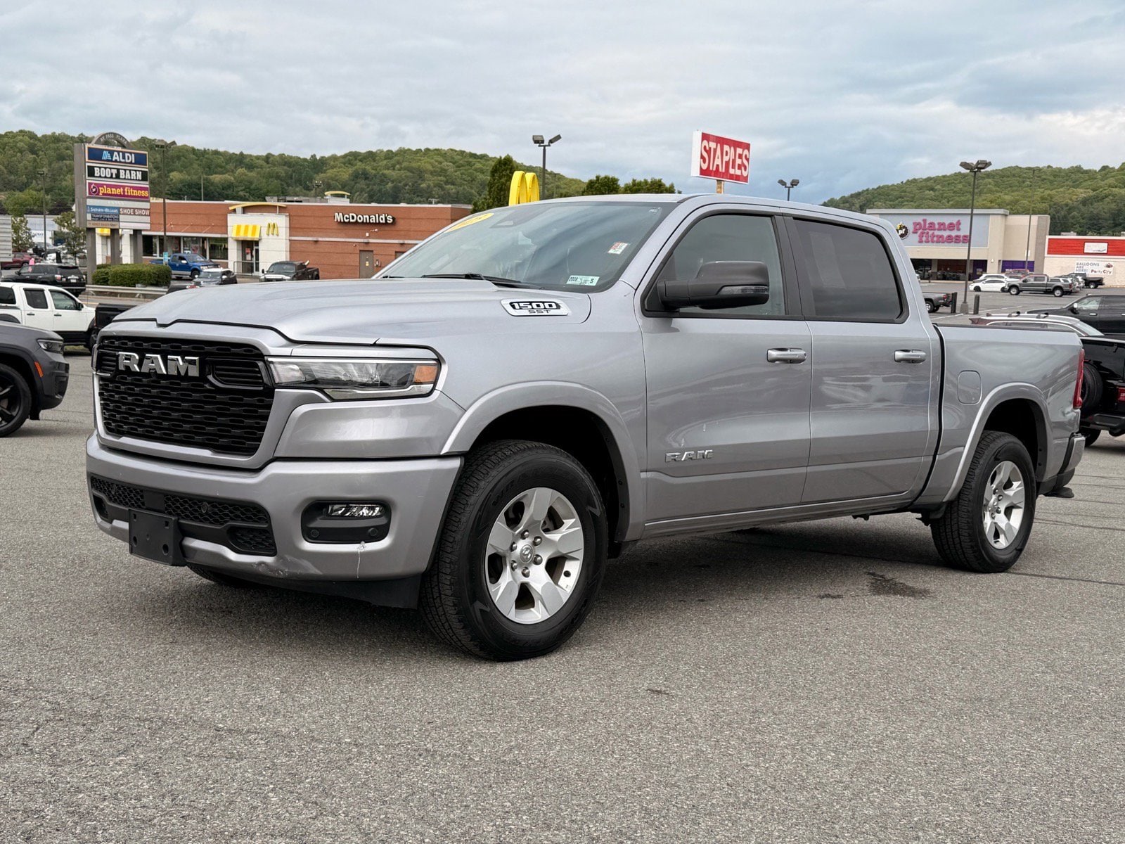 2025 RAM 1500 Big Horn/Lone Star 4x4 Crew Cab 5'7's photo