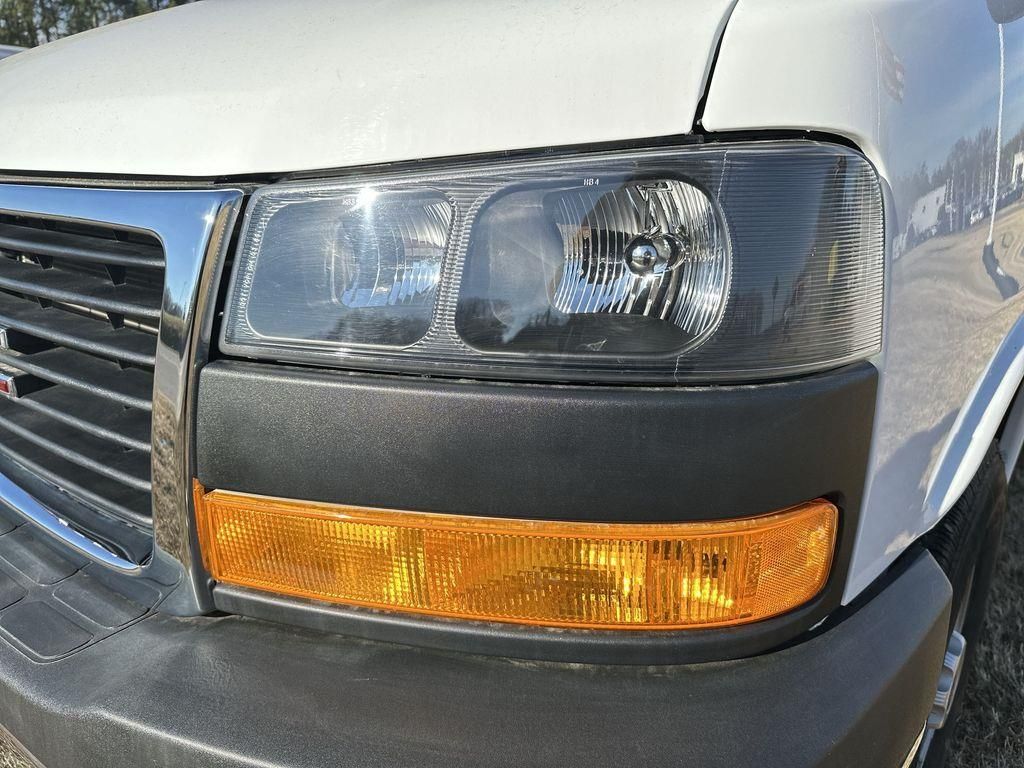 2024 GMC Savana Cargo Work Van - Photo 25