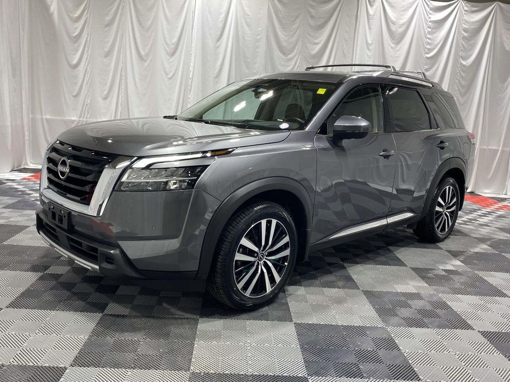 2023 Nissan Pathfinder Platinum 4WD's photo