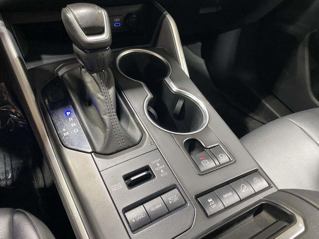 2022 Toyota Highlander XLE - Photo 32