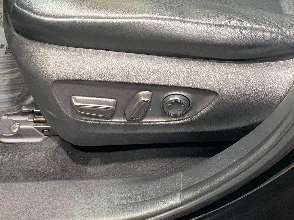 2022 Toyota Highlander XLE - Photo 18