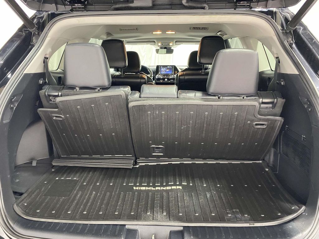 2022 Toyota Highlander XLE - Photo 9