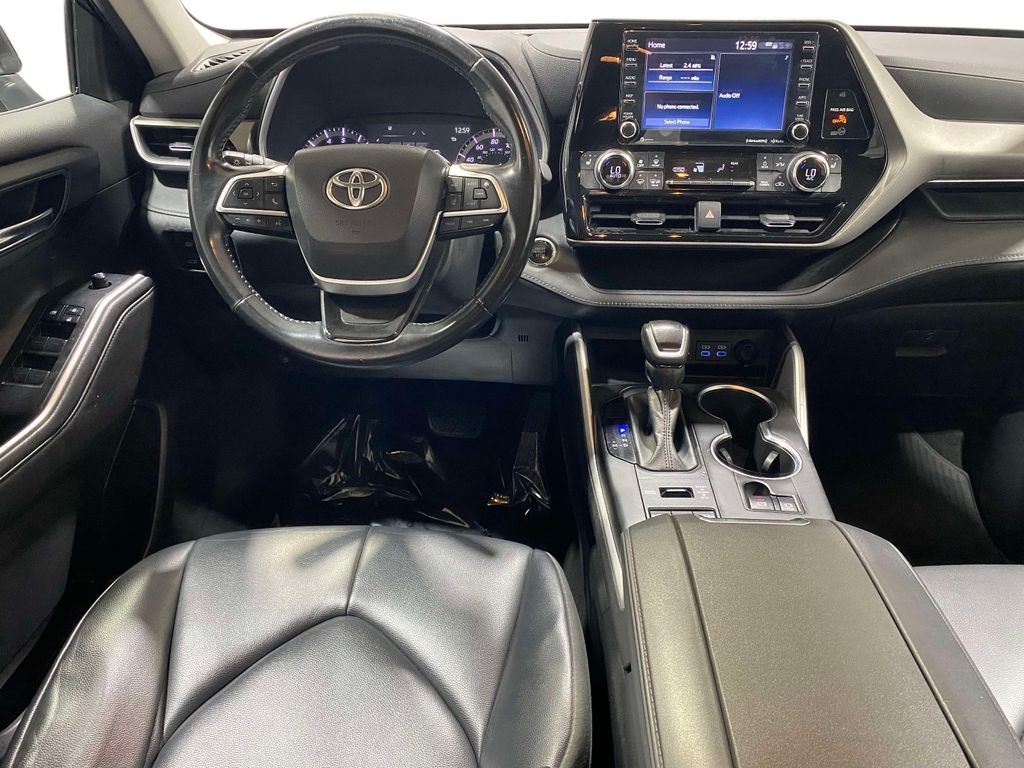2022 Toyota Highlander XLE - Photo 10