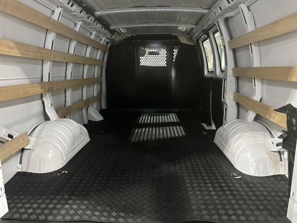 2024 GMC Savana Cargo Work Van - Photo 18