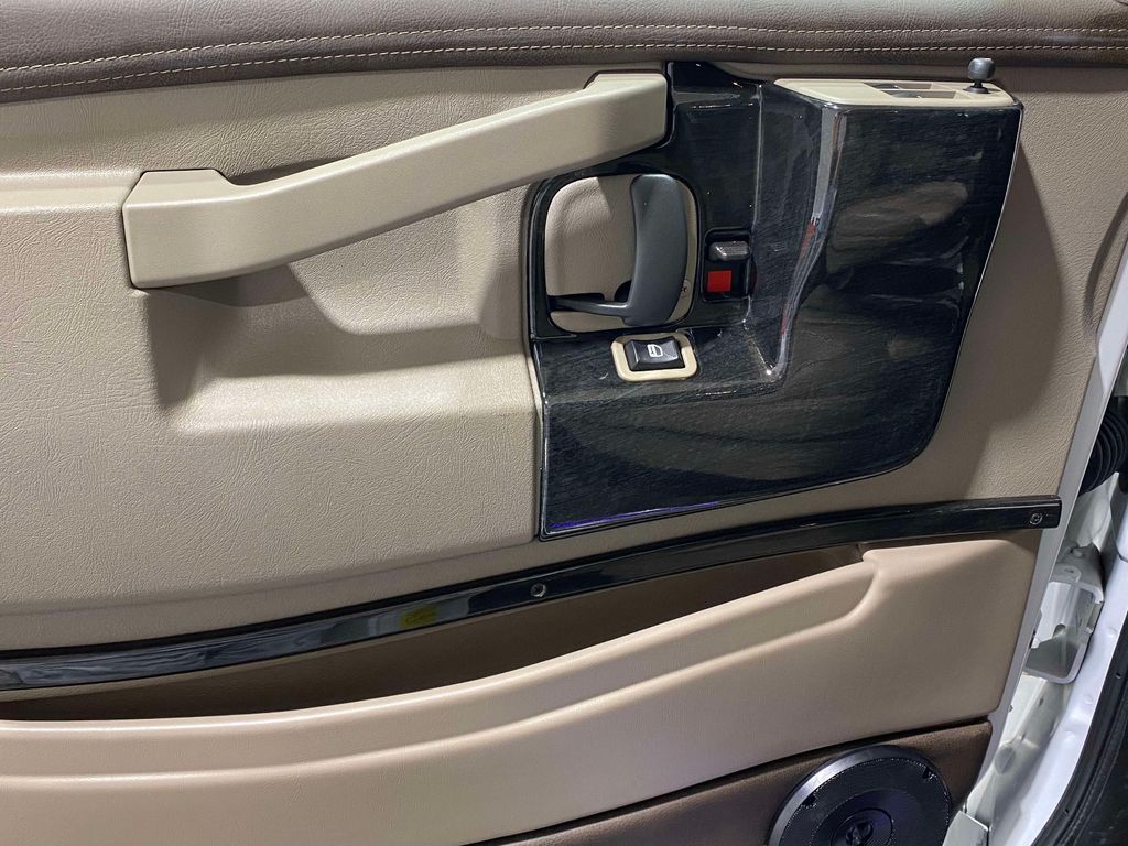 2024 GMC Savana Cargo Work Van - Photo 19