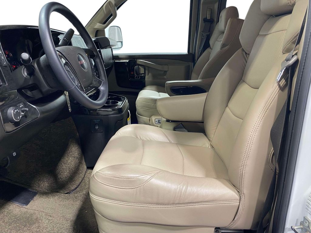 2024 GMC Savana Cargo Work Van - Photo 17