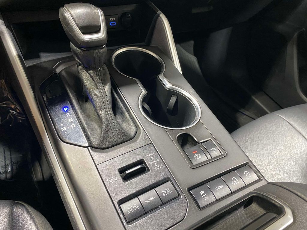 2022 Toyota Highlander XLE - Photo 32