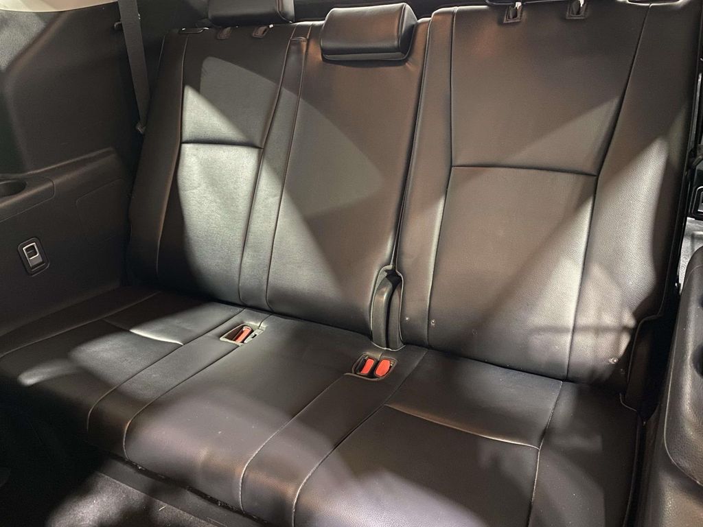 2022 Toyota Highlander XLE - Photo 13