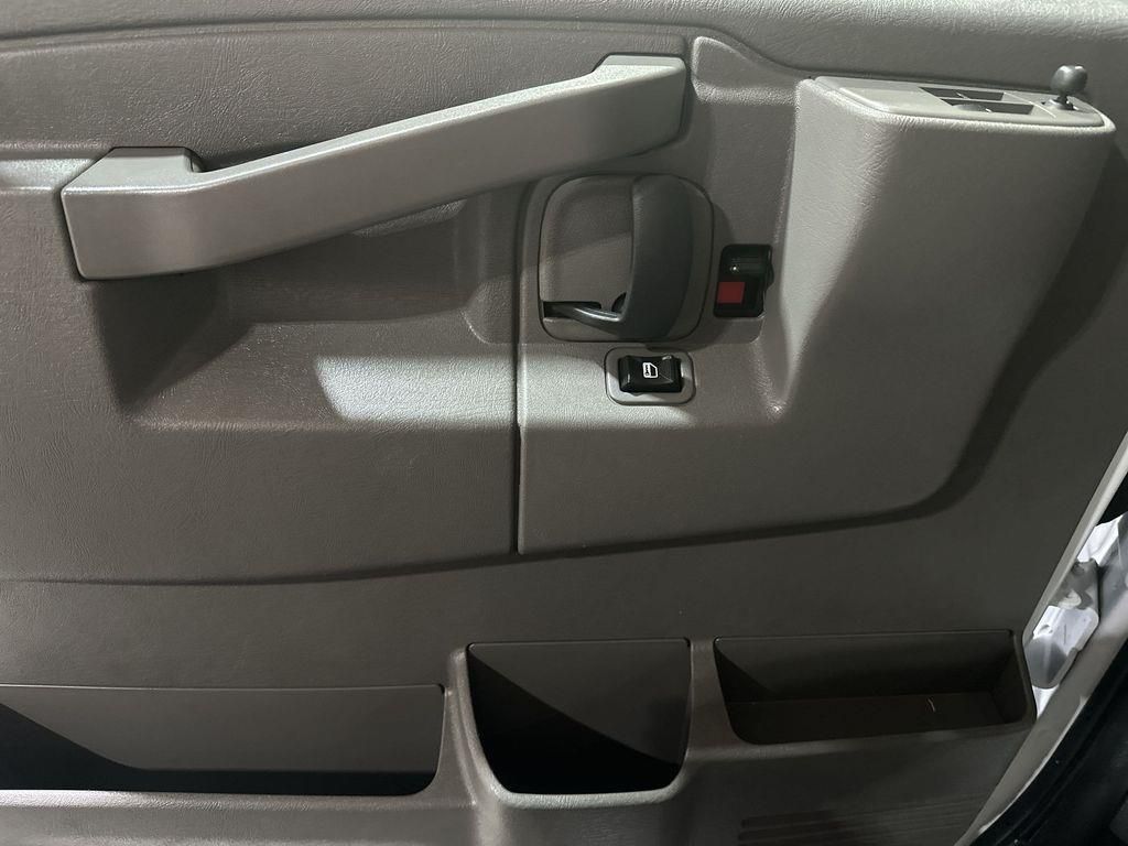 2024 GMC Savana Cargo Work Van - Photo 13