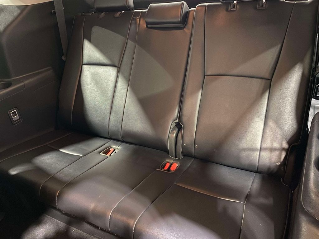 2022 Toyota Highlander XLE - Photo 13
