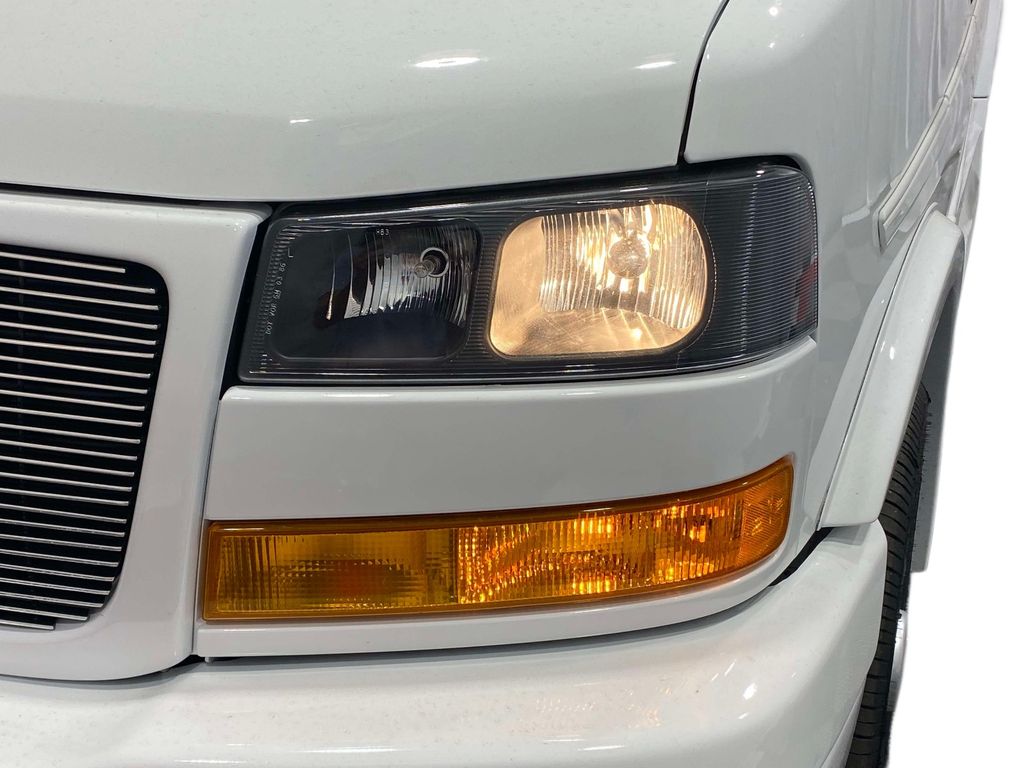 2024 GMC Savana Cargo Work Van - Photo 7