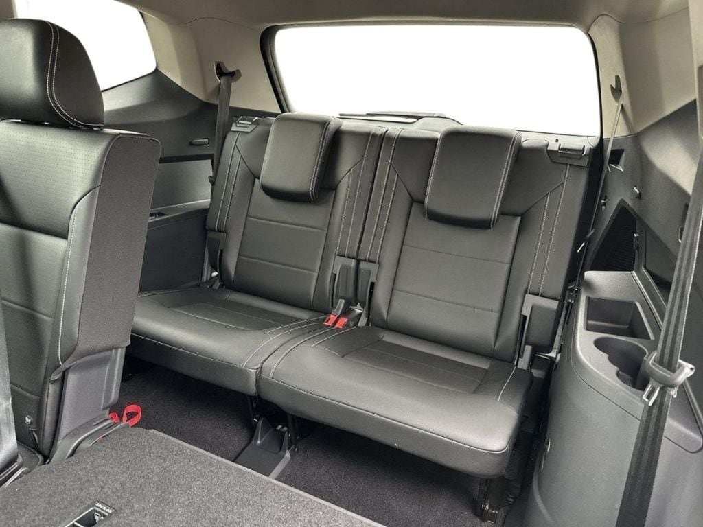 2023 Volkswagen Atlas SE w/Tech - Photo 24