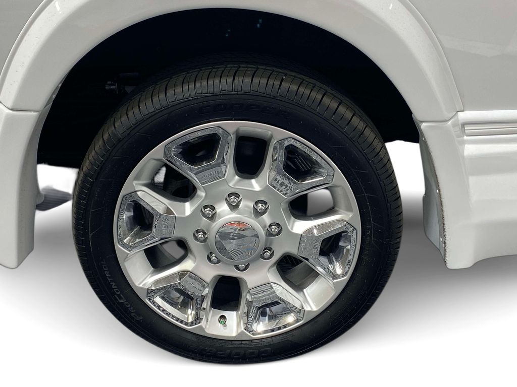 2024 GMC Savana Cargo Work Van - Photo 11