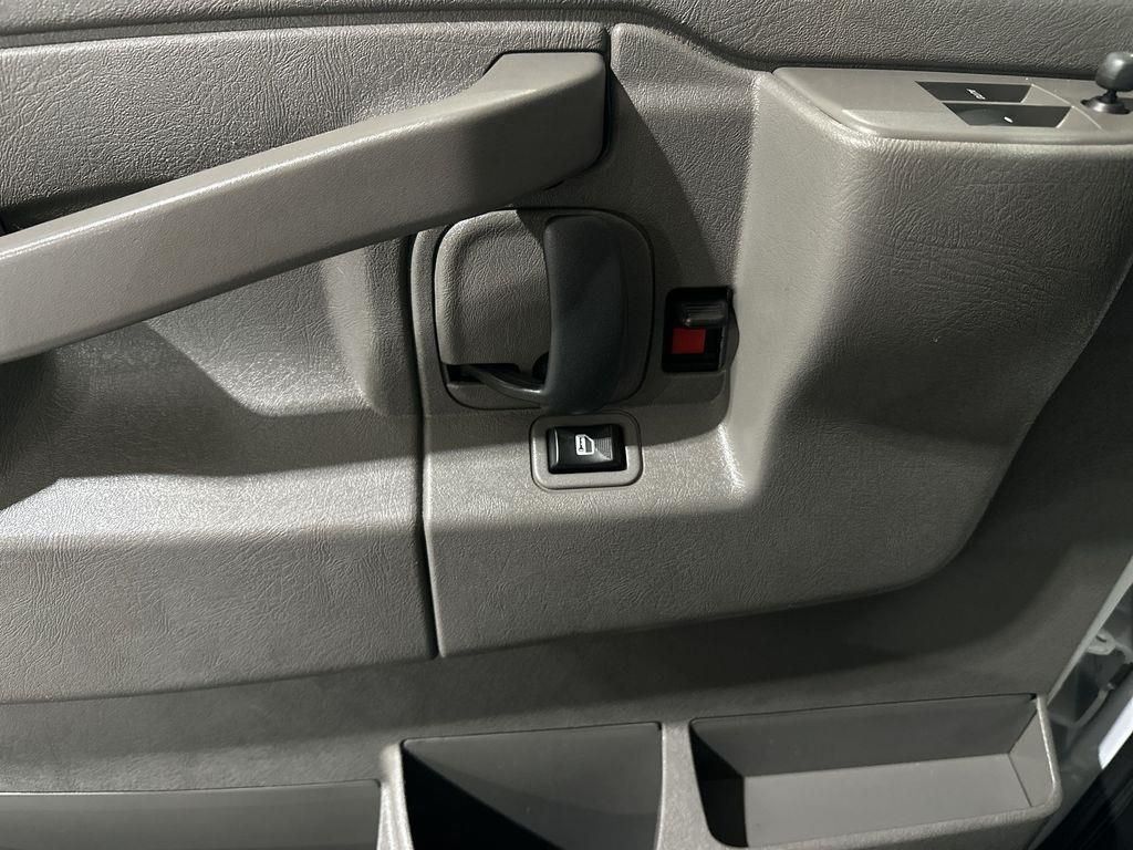 2024 GMC Savana Cargo Work Van - Photo 13