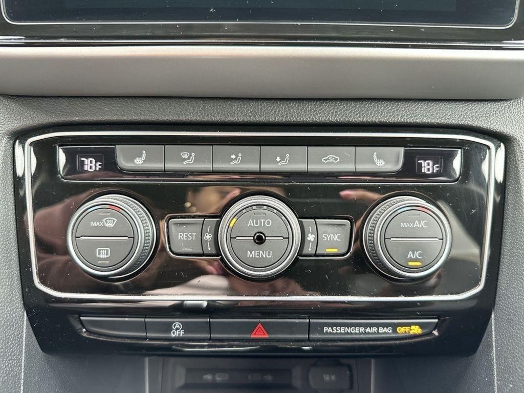 2023 Volkswagen Atlas SE w/Tech - Photo 16