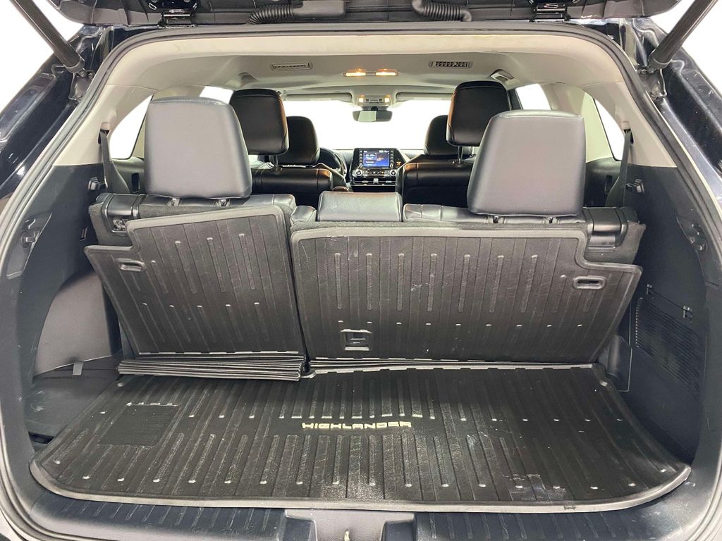 2022 Toyota Highlander XLE - Photo 9